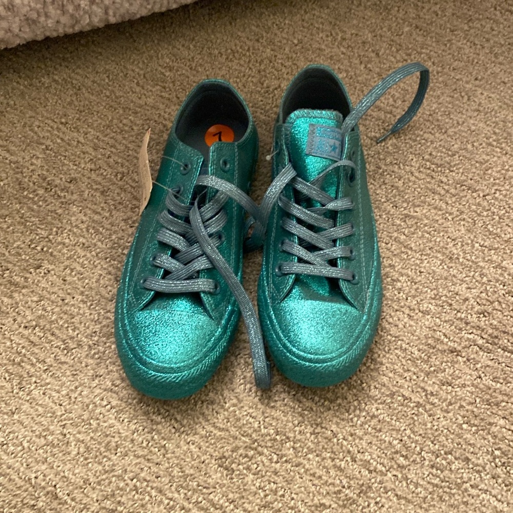 Tennis Shoe